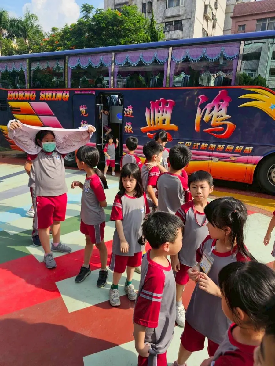 遊覽車緊急出口介紹