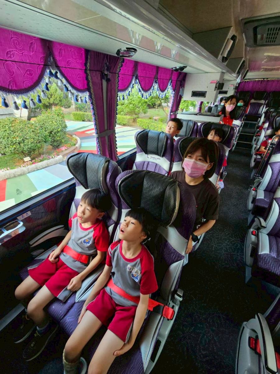 遊覽車逃生演練